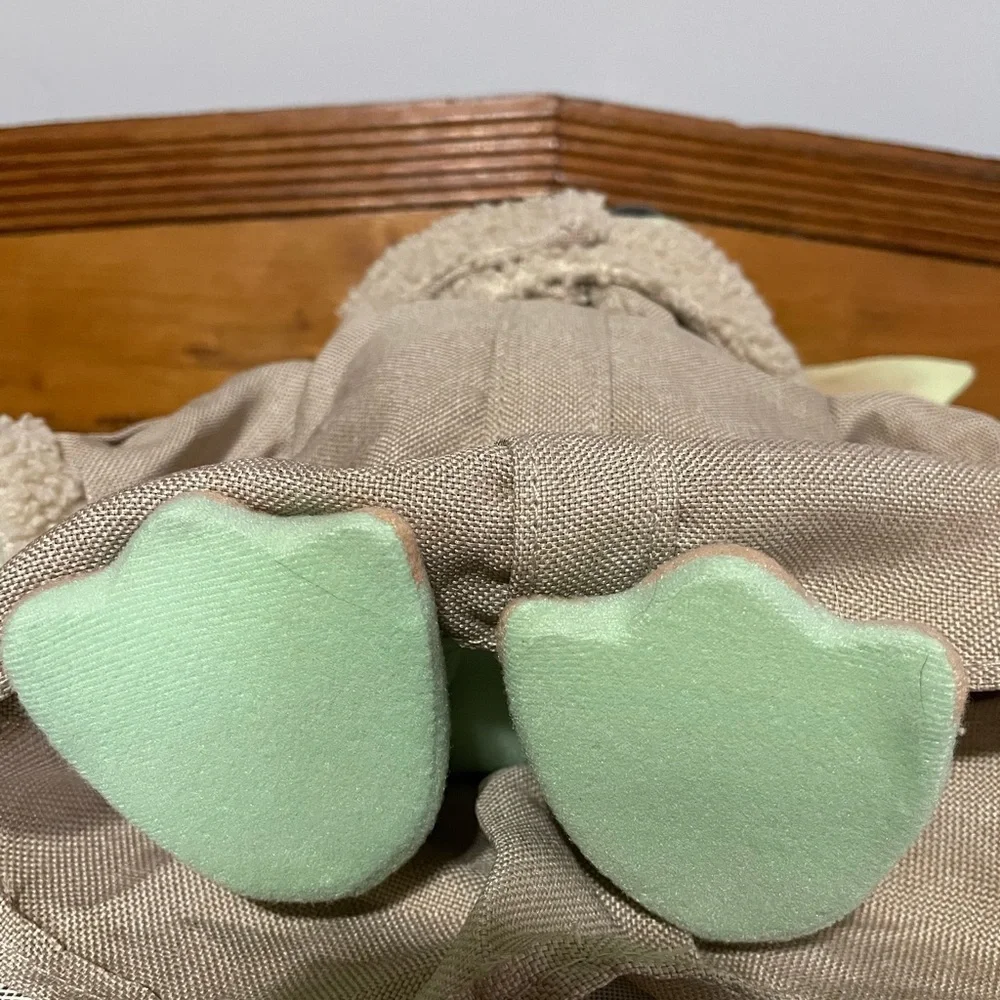 2020 Star Wars Baby Yoda plush with sounds EUC